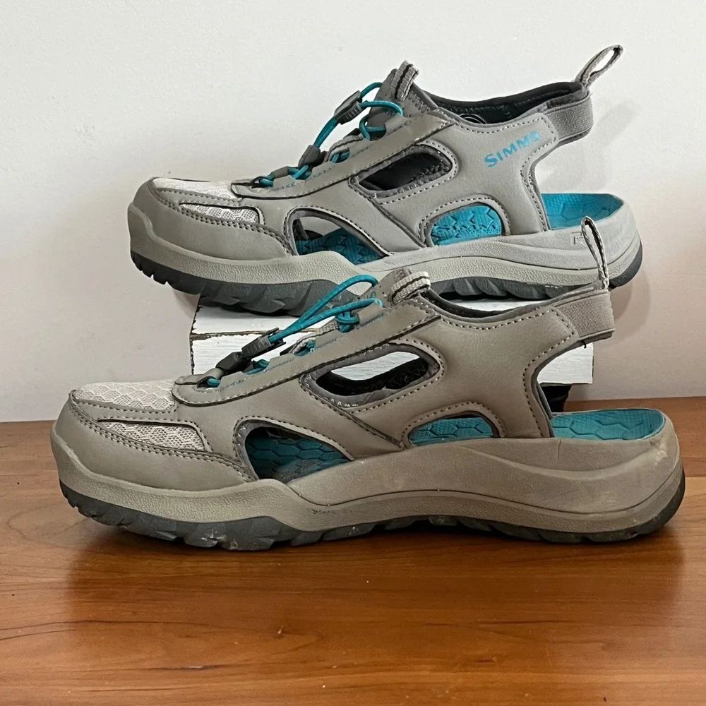 Simms‎ Right Angle Footbed Water Sandals Mens 9 Grey Teal Bungee Fishing 36999